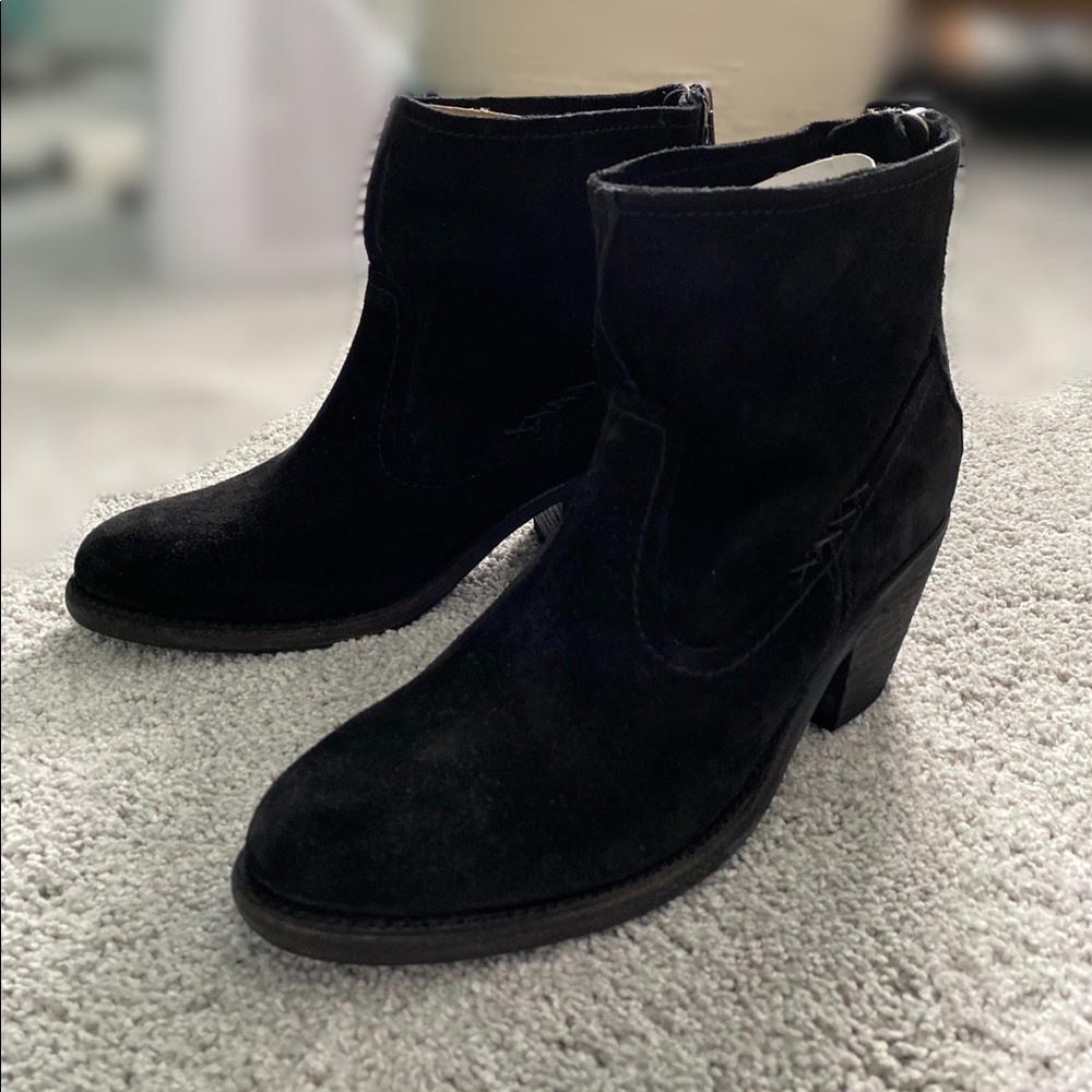 NWT! Suede Frye Leslie Artisan Short Boots